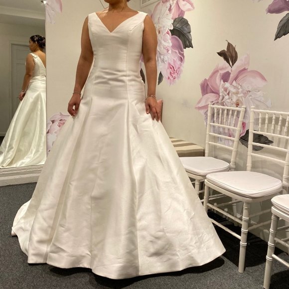 PLUS SIZE SAN PATRICK WEDDING GOWN! - Picture 6 of 8